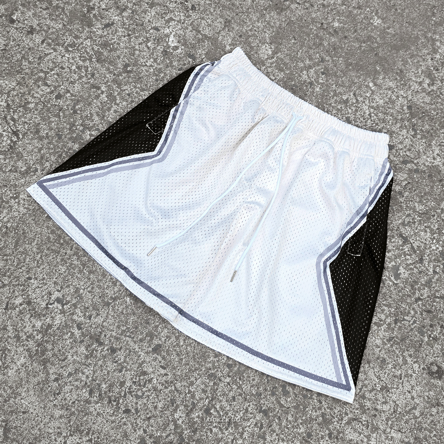 Diamonds White